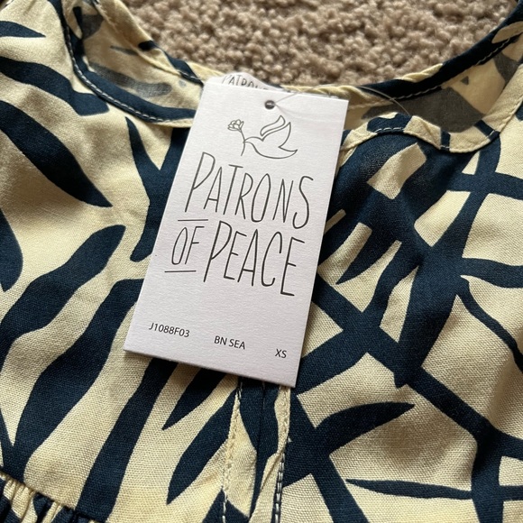 Patrons of peace- flowy cropped tank top navy and cream tropical print - Picture 2 of 3